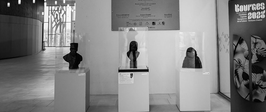 Des bustes de Suzanne Bizard exposés à la Maison de la Culture